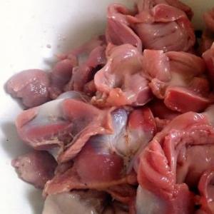 Тушеные куриные желудки в томатном соусе Куриные желудки жаренные в томатном соусе