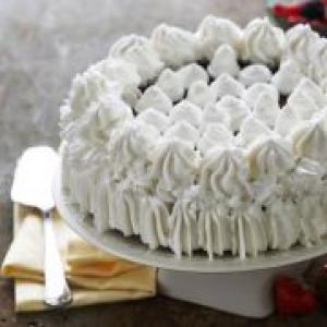 Bir pasta için hızlı ve lezzetli bir şekilde tereyağlı krema nasıl yapılır
