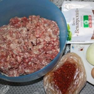 Mėsos suktinukai su šonine orkaitės receptuose